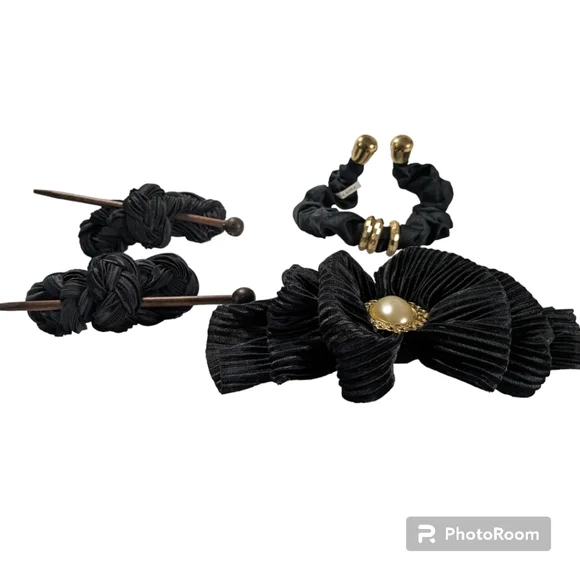 Black Hair Clips. Hair Accessories. 4 Pieces. - Picture 3 of 9